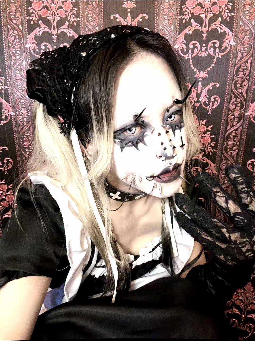 ゴシックなメイド服姿のメシアさん